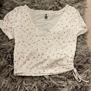 Ties on side flowers purple and white tee